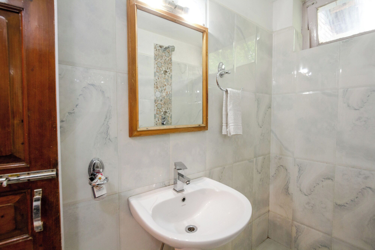 Bathroom 5, Vivaan Stay Holiday Home international, Kullu