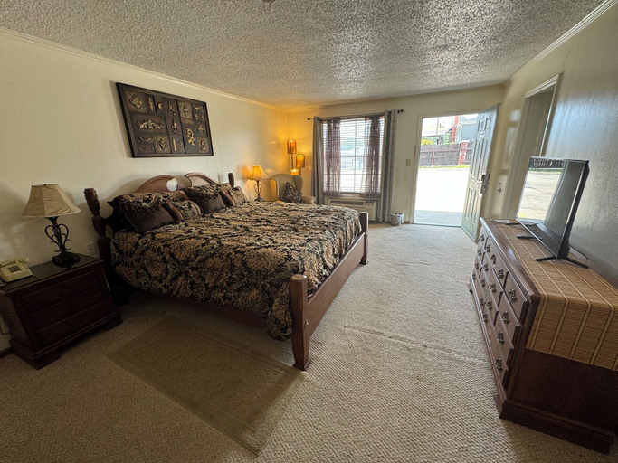 Bedroom 3, Country Inn, Vernon