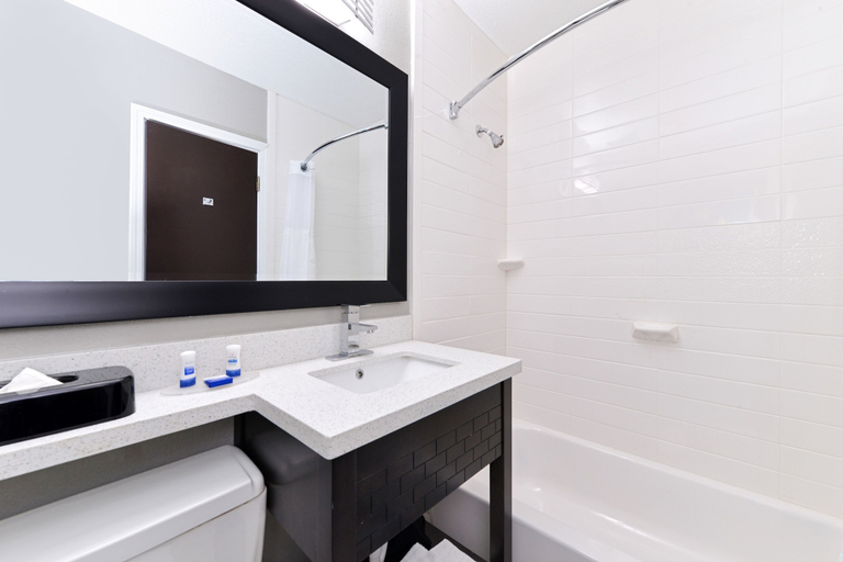 Bathroom 5, Best Western At O'Hare, Cook