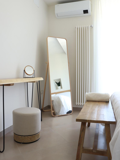 Others 4, Residenze Aimone, Chieti