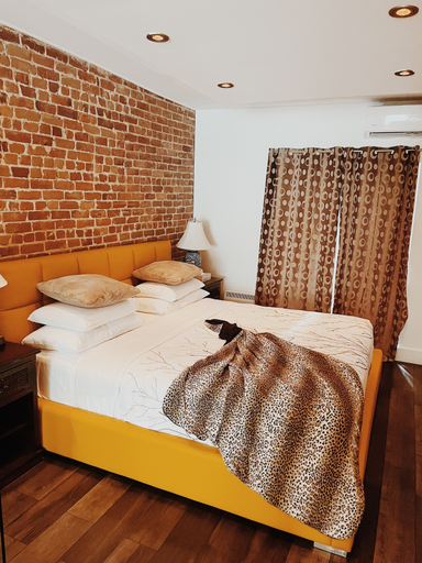 Bedroom 4, Hotel Kutuma, Montréal