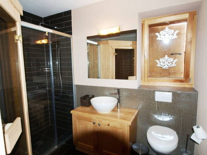 Bathroom 4, Modern Chalet with Hot Tub in Les Collons, Hérens