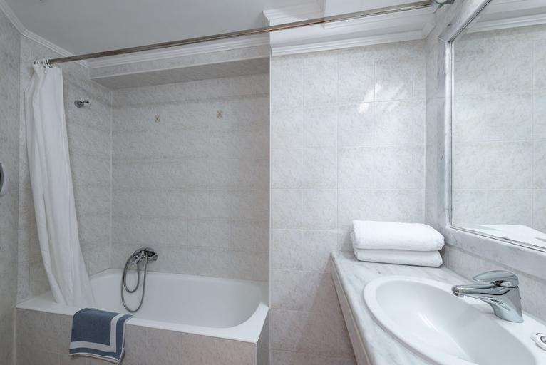 Bathroom 5, Sirene beach, South Aegean