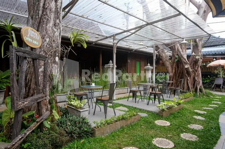 Exterior & Views 14