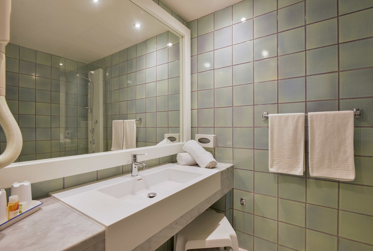 Bathroom 5, Hotel Baia Di Conte, Sassari