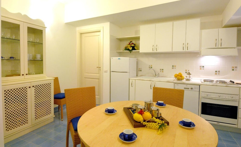 Others 4, Aurora Residence, Salerno