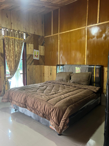 Bedroom 2, Ulina Homestay VIP Berastagi, Karo