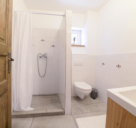 Bathroom 3, Terrace Apartments III, Eger
