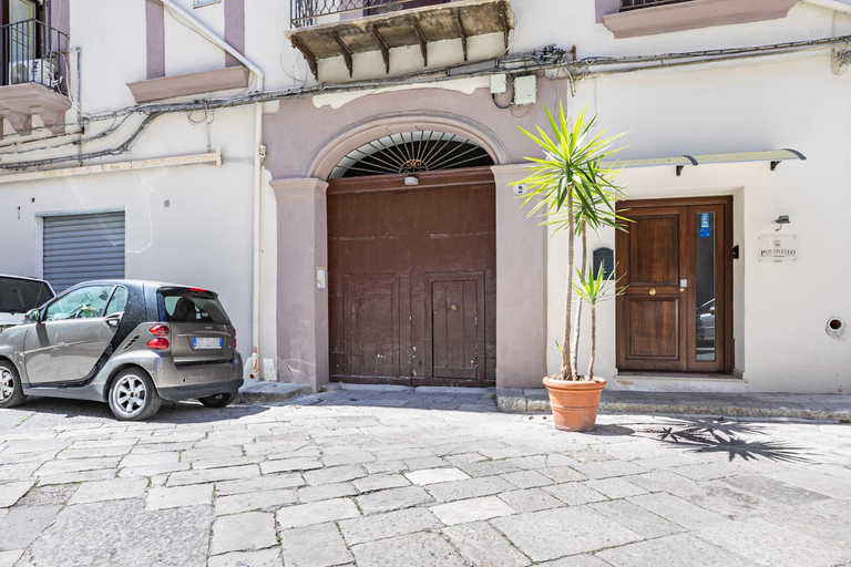 Others 3, GuestHost - Piazza Pretoria & Quattro Canti Roomy Flats with Balconies, Palermo