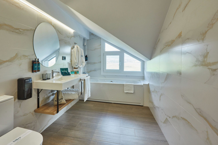 Bathroom 4, Apartamentos Silken Fontibre Iberia Spa, Cantabria