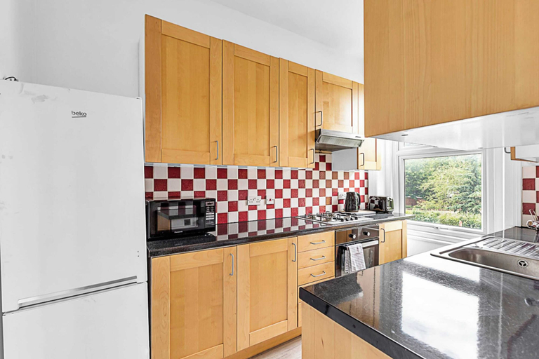 Others 5, Bright and Newly Furnished Acton Apartment, London