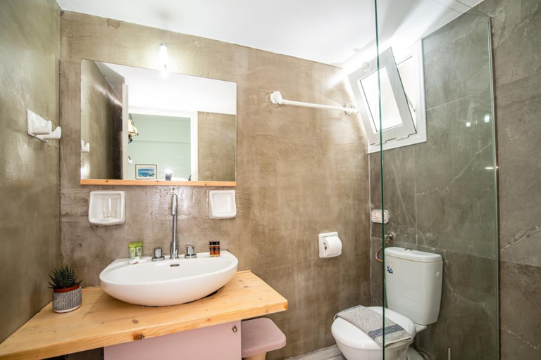 Bathroom 3, Alexandra Apartments, Crete