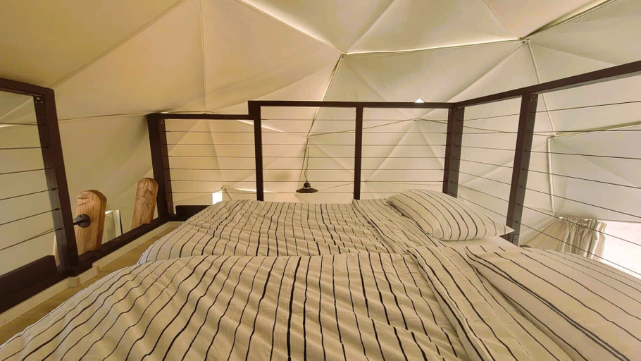 Bedroom 2, White Camel, Kane