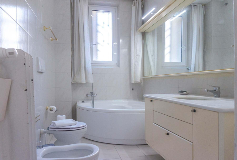 Bathroom 4, Villa Borghese Large Apartment, Rome
