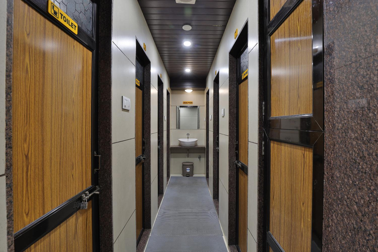 Bathroom 3, Rest Inn Dormitory, Vadodara
