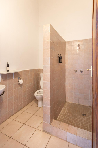 Bathroom 3, Drift Inn, Hwange