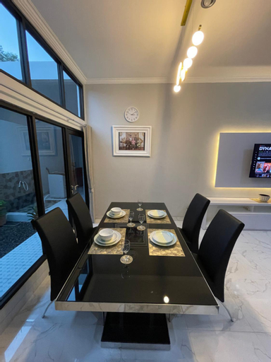 Dining Room 14