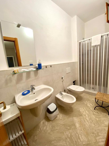 Bathroom 3, Ginevra Rooms, Bari