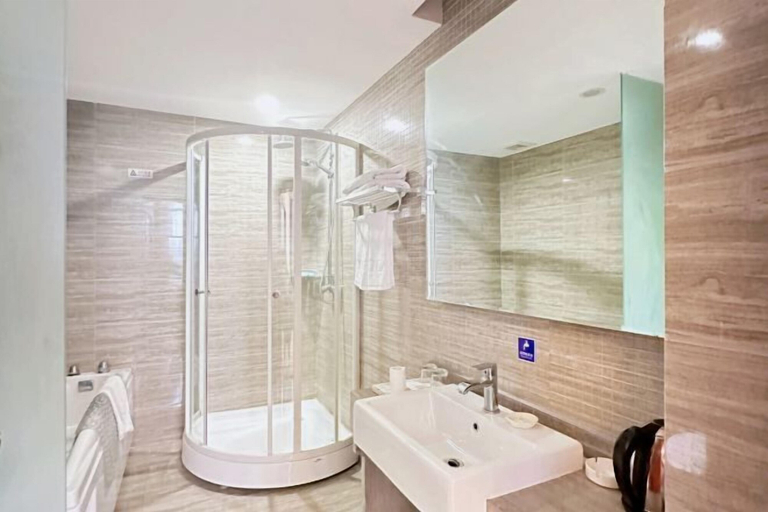 Bathroom 4, Xiandu Hotel, Shiyan