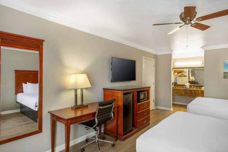 Bedroom 3, Best Western Heritage Inn, Kern