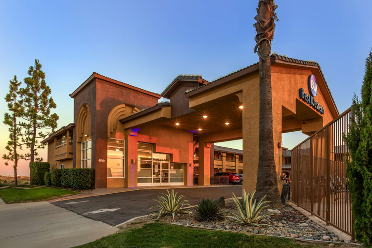 Exterior & Views