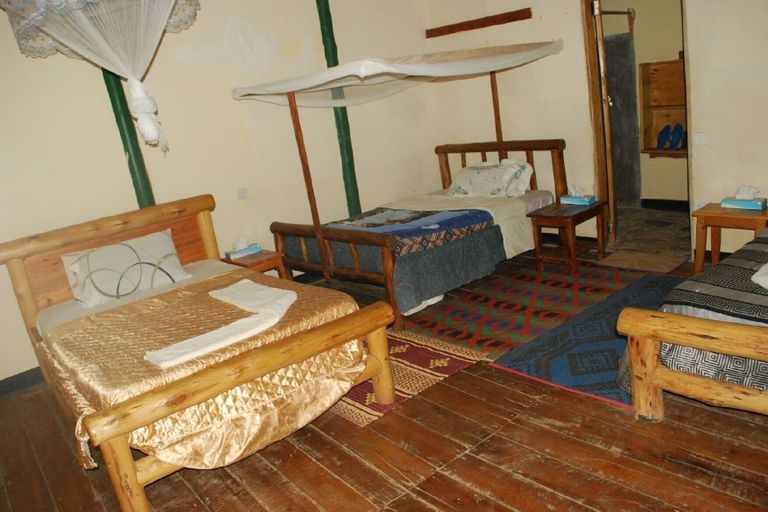 Bedroom 3, Ruhondeza Lodge, Kinkiizi