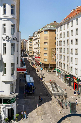 Others 3, Central, city view balcony, Studio Stubenbastei, Wien