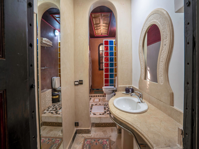 Bathroom 13