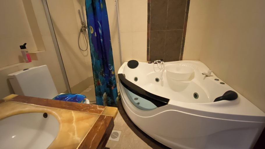 Bathroom 3, Eden Beach Resort Apartments, Kisauni