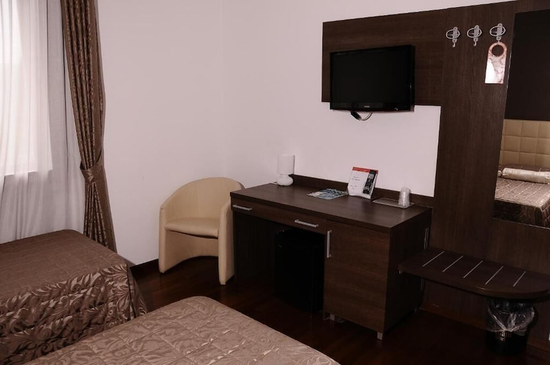 Bedroom 2, Hotel Milano Palmanova, Milano