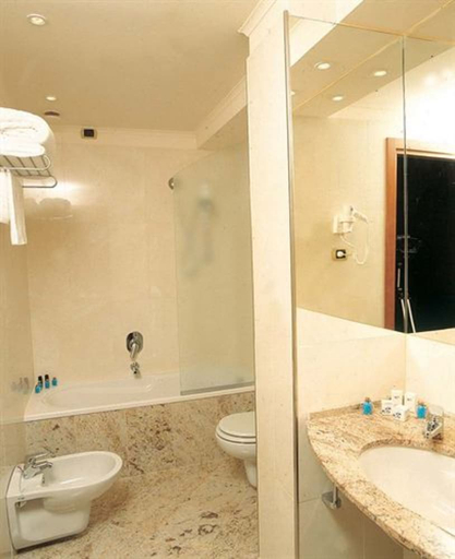 Bathroom 3, Terminal Hotel, Milano