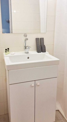 Bathroom 5, Tzefania Hotel, Jerusalem