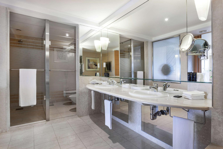 Bathroom 15