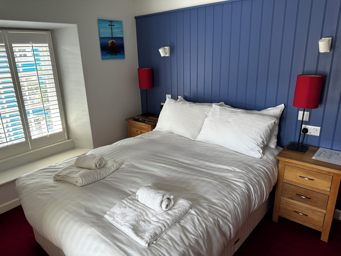 Bedroom 5, The Castle Hotel, Ceredigion