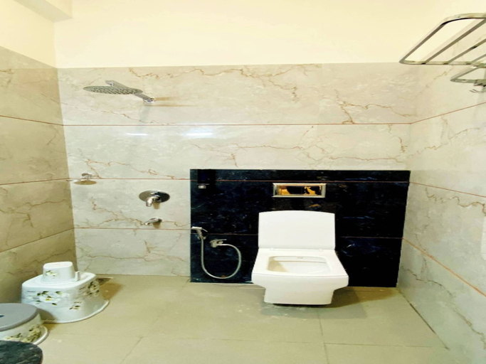 Bathroom 4, Hotel Grand Paradise, Vadodara