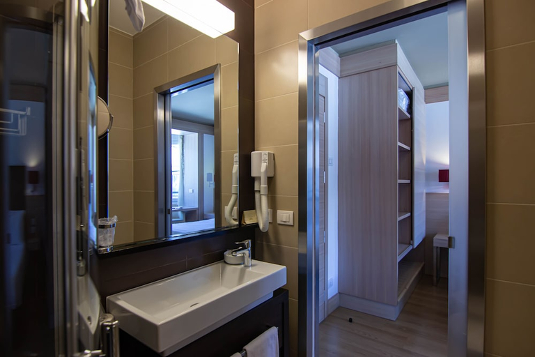 Bathroom 4, Hotel Antelao Dolomiti Mountain Resort, Belluno