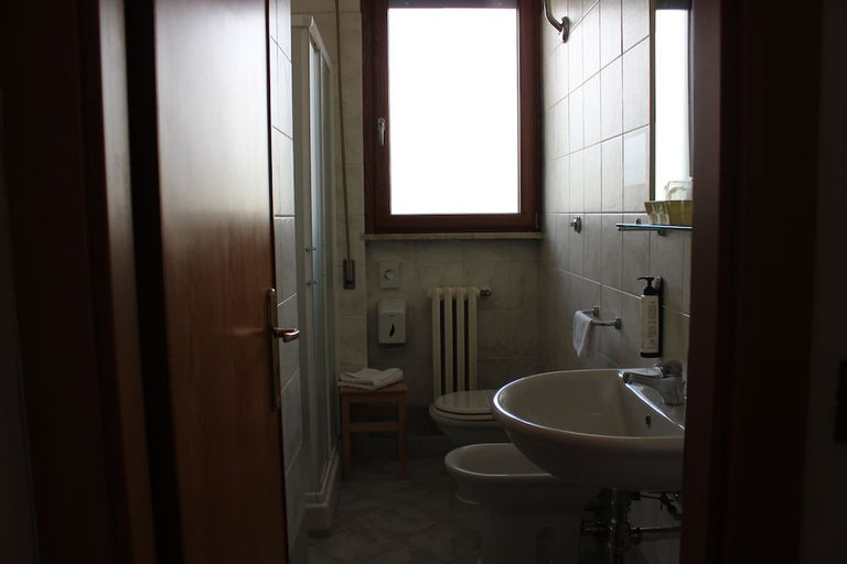 Bathroom 5, Hotel Franchi, Florence