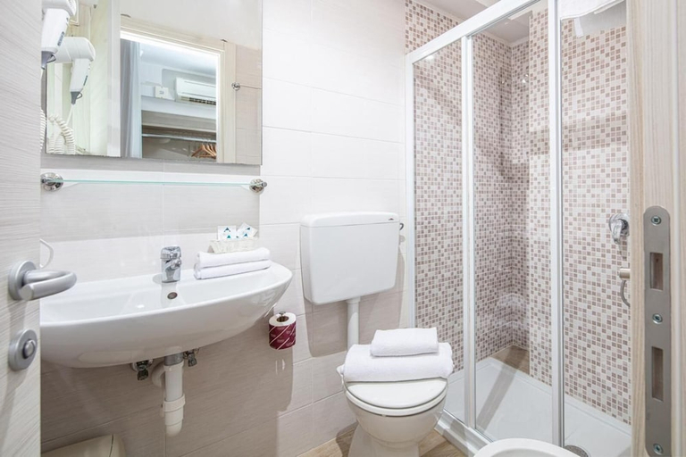 Bathroom 4, Hotel Pigalle, Venezia