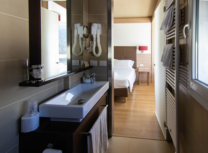 Bathroom 5, Hotel Antelao Dolomiti Mountain Resort, Belluno