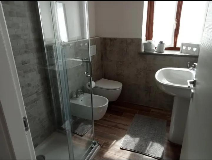 Bathroom 2, b&b La Divina Pietra, Reggio Nell'Emilia