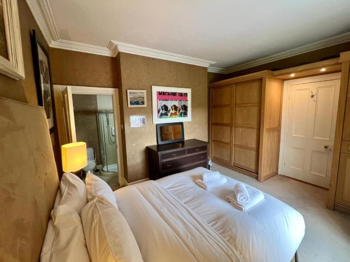Bedroom 5, Burlington Townhouse, Dublin