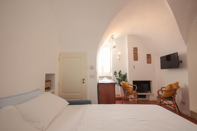 Bedroom 2, Alba Domus, Bari