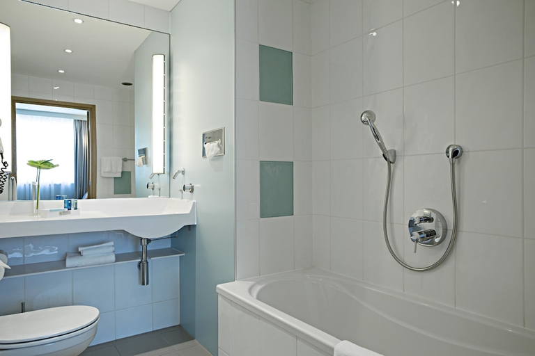 Bathroom 4, Novotel Milan Malpensa Airport, Varese
