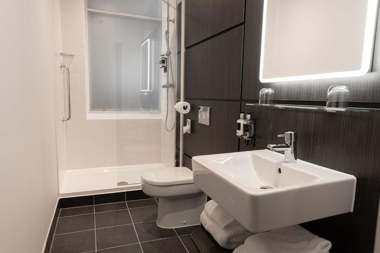 Bathroom 4, Pocotel Glasgow City Centre, Glasgow