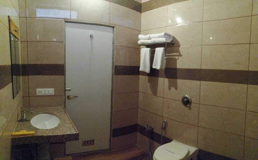Bathroom, Garh Girvar Resort & Spa, Pali