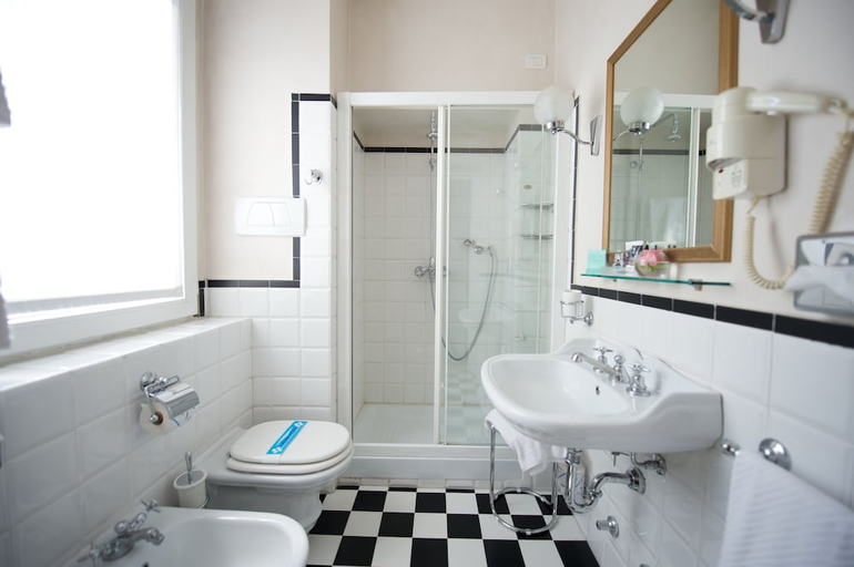Bathroom 2, Mercure Milano Centro, Milano