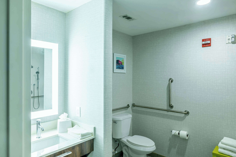 Bathroom 4, Hampton Inn & Suites Cleburne, Johnson