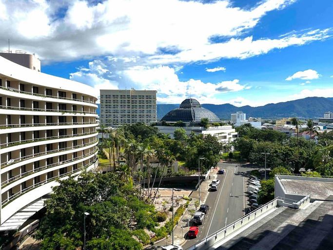 Others 3, Marina View Queen Bed Studio Apartment; Pool & Gym, Cairns