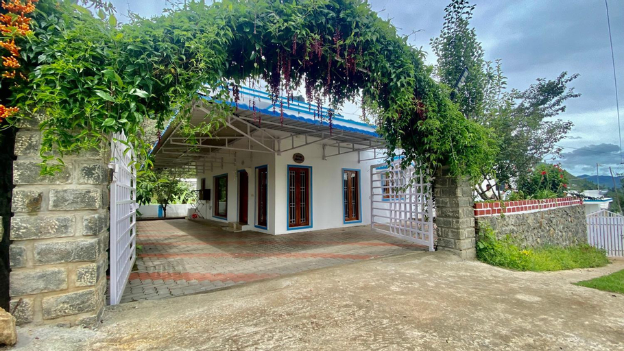 Exterior 13