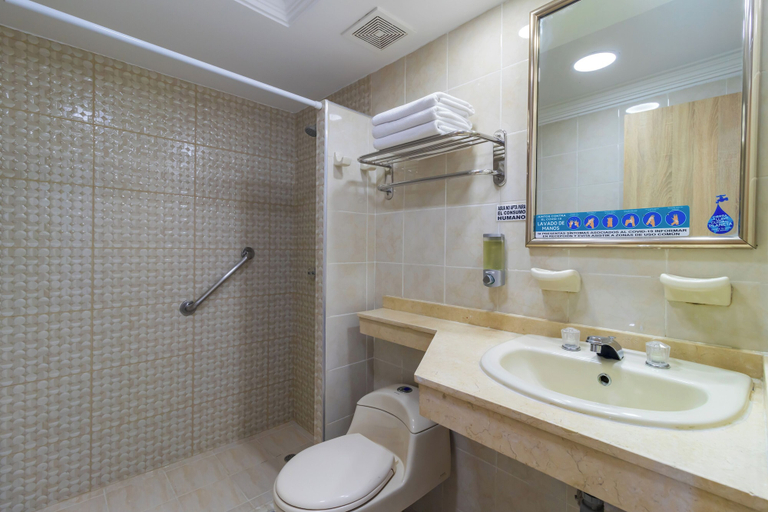 Bathroom 3, Hotel Bahia Sardina, San Andrés